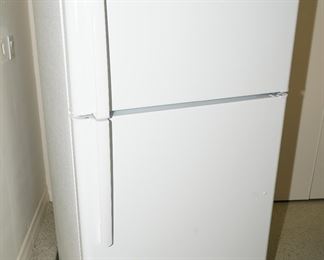 GE Refrigerator/Freezer-can still purchase the same model at Home Depot for approx. $650.00