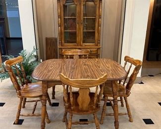 Hutch/table 4 chairs 
