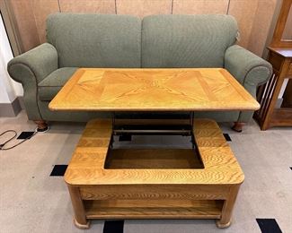 Oak Coffee Table with retractable top!