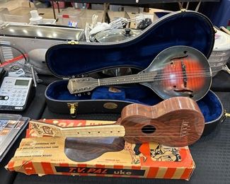 Old TV Pal Uke sweet!