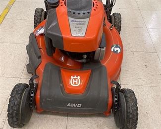 Husqvarna 725EX  push mower 190cc - has bag attachment
