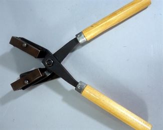 Lee 358-105-SWC Single Cavity Mould With Handles And Hensley & Gibbs 130 4-Cavity Mould With Handles