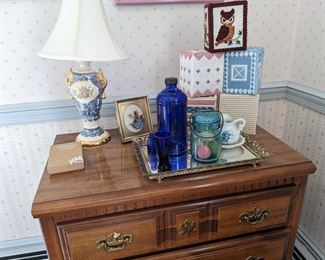 Dresser sold as one lot,  Items on top of dresser priced separately.