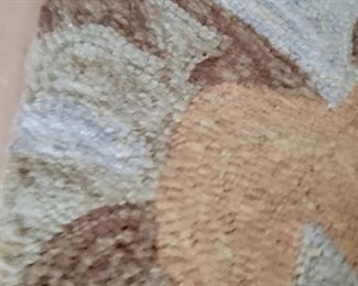 TUFTED TEXTURED FLORAL PATTERN LARGE LOOPS RUG $75.00