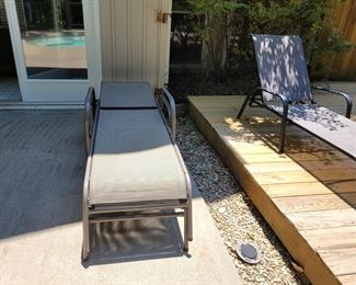 6-PATIO/POOLSIDE CHAISE LOUNGERS $50 EACH GREAT CONDITION(RETAIL NEW $199.99 FOR 2 AT WALMART)