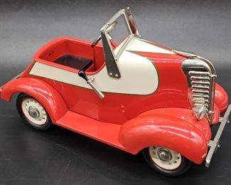 1938 Lincoln Zephyr, Garton Pedal Car Model
Issued in 1997, Luxury Edition from Hallmark Kiddie Car Classics in Original Box
Numbered, Limited Edition w/ COA
This is a Scaled Down Model