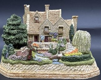 David Winters Cottages Spencer Hall Gardens
From the Garden Cottages of England Series
Limited Edition #1205/2200 issued in 1995
Comes with COA in Original Factory Box