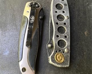 2 Pocket Knives