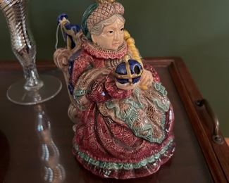 Fitz and Floyd Queen Teapot 