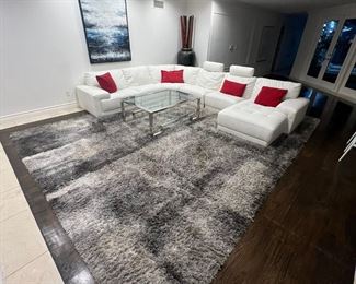grey and white shag rug