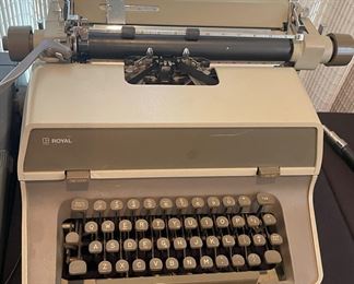 Royal Vintage Desktop Typewriter 