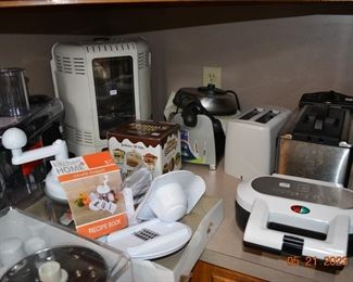 Kitchen small appliances 