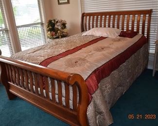 Mission style oak sleigh bed- like new