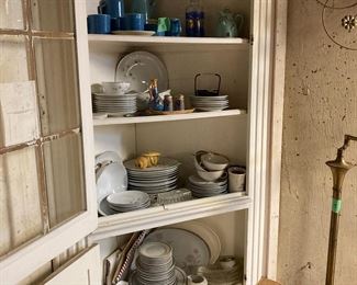 Assorted vintage dishes
