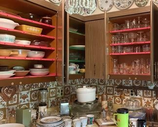 Vintage Pyrex, Corningware and assorted glassware 