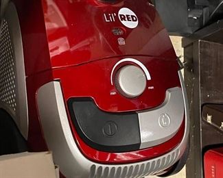 Lil Red canister vacuum- like new