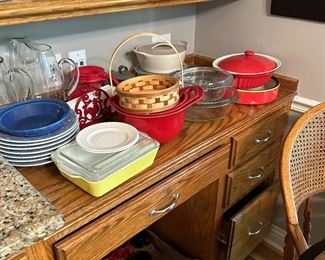 LOTS OF KITCHEN WARE