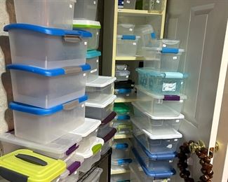 LARGE ASSORTMENT OF TOTES