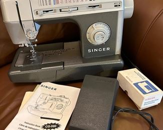 SINGER SEWING MACHINE