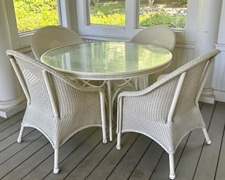 Lloyd Flanders Table with 4 Armchairs
