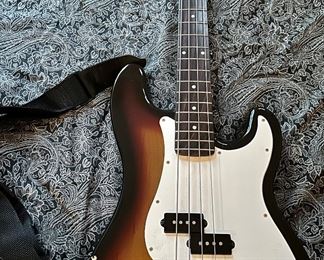 Suzuki Electric Bass Guitar