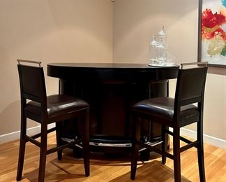 detail - comes with two bar stools