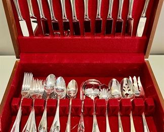 Oneida Silverware Set
