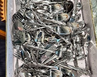 100 pieces of Oneida Raphael stainless steel flatware.