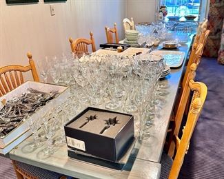 A lovely selection of crystal, porcelain and china to choose from.