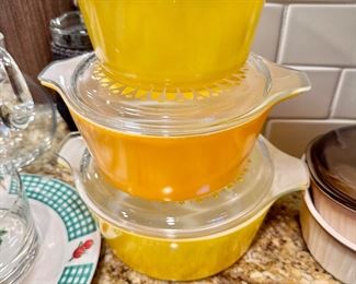 Set of Pyrex sunflower casseroles.