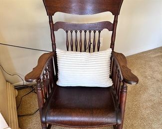 Beautiful quarter sawn oak antique rocker.