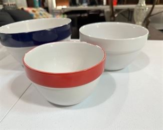 Nesting bowls 