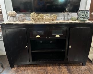 Entertainment center 