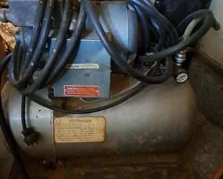 Vintage air compressor with Rolling cart