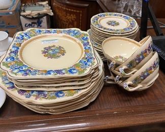 (35pcs) Crown Dugal 'Florentine'  China
