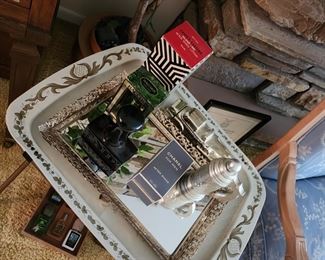 We have 4 of this vintage TV trays