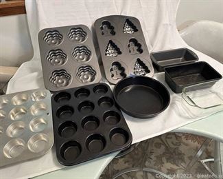 A Bakers Dream Loaf Pans Cake Pan and Decorative Cupcake Tins