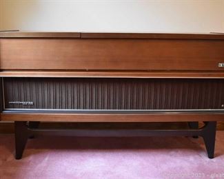 Fabulous Mid Century Nivico Console Stereo 4TR900 Deluxe Solid State FM Stereo MW SW