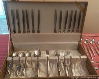 Pretty Set of Starbust Pattern Flatware from Rogers Cutlery 95 Pieces with Box