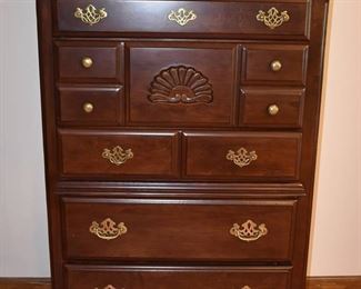 Traditional 5 Drawer Chest