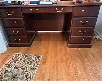 Traditional Style Desk with 6 Drawers
