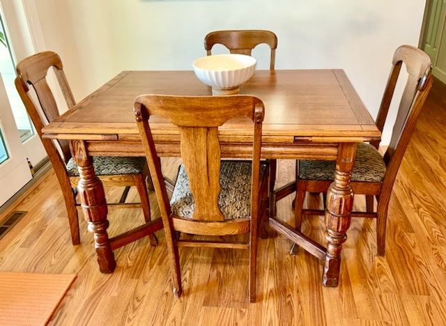 Antique table with extendable breadboard ends and 4 chairs