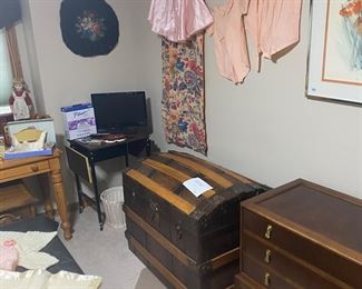 barrel stave travel trunk