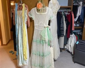 antique and vintage wedding dresses and gowns