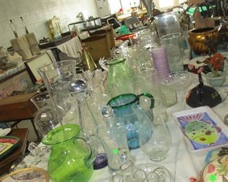 The estate is filled with all kind of glass, including Blenko glass, which was painted on by the deceased. She went to school with the famous Ida Kohlmeyer