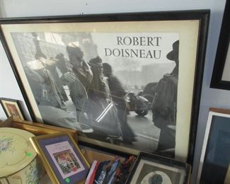 Original 1950 Robert Doisneau poster, "Lle Baiser de L'Hotel de Ville Paris", also known as "The Kiss by the Hotel de Ville". Nice framing.