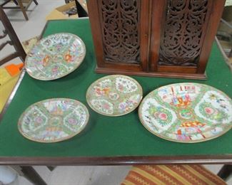 Part of the tremenous antique antique Rose Medallion collection. Some very old and very nice pieces.