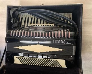 Vintage Titano Cosmo accordion, excellent playing condition
