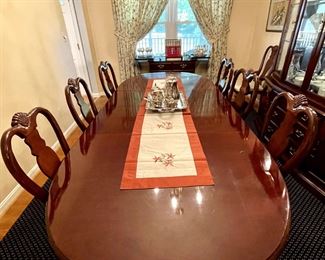 Fabulous Bernhardt (North Carolina) dining room table with both extra leaves in and 6 chairs. Two arm chairs out of picture. Also comes with complete table pads!