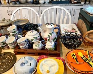 Franciscan Pottery tea service for 8, c.1995.